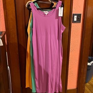 Lot of 5 sleeveless dresses ribbed. 3 new with tags